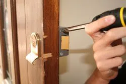 Locksmith Key Store Milford, CT 203-278-5068 - lock-opening
